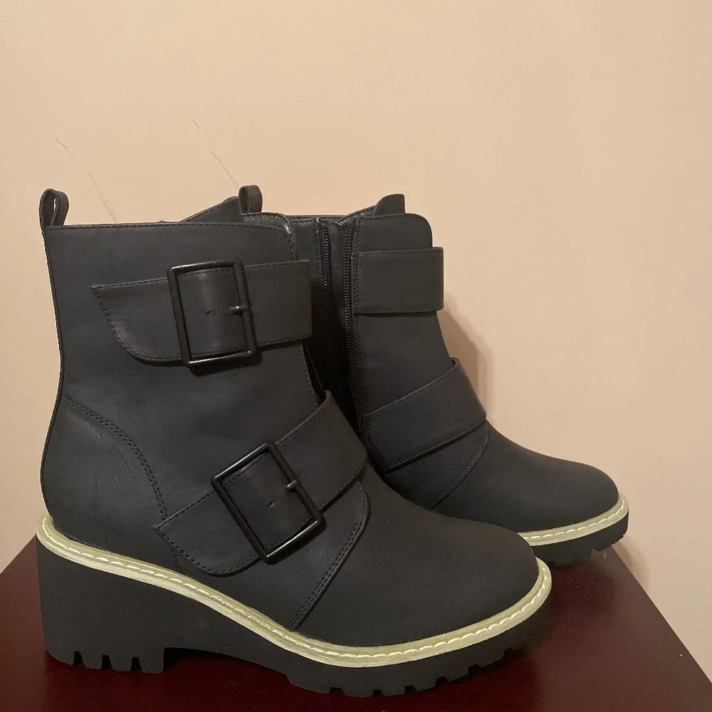 Corky Buckle Boot - Picture 1 of 5